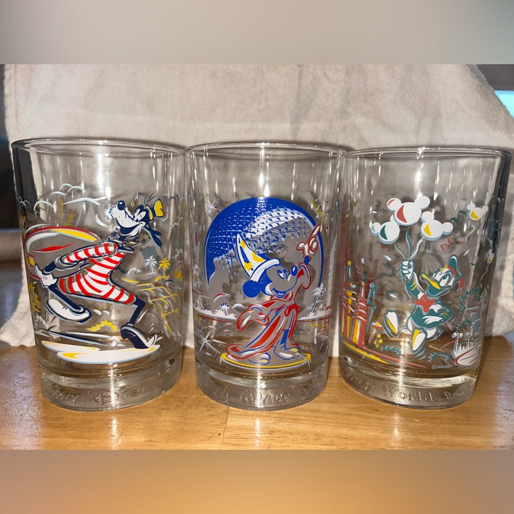 Disney world 25th anniversary  glasses vintage Micky Mouse Goofy Donald Duck set